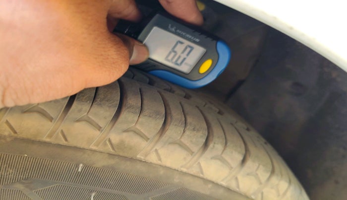 2015 Hyundai Xcent S 1.2, CNG, Manual, 2,69,565 km, tyre