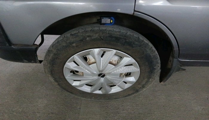 2014 Maruti Eeco 7 STR, CNG, Manual, 1,37,499 km, tyre