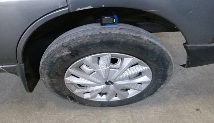 2014 Maruti Eeco 7 STR, CNG, Manual, 1,37,499 km, tyre