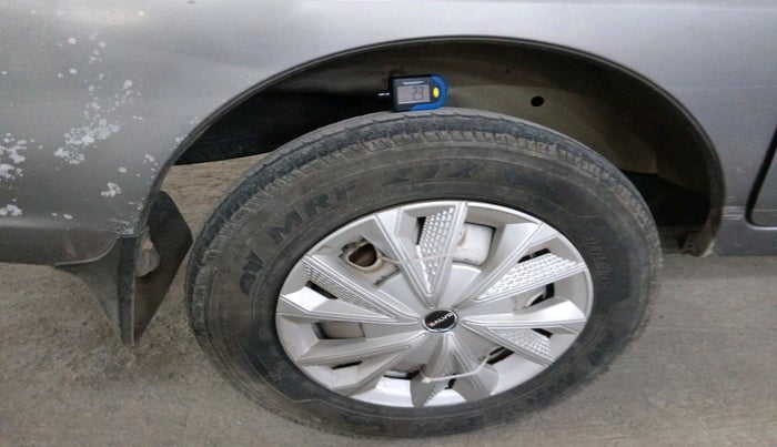 2014 Maruti Eeco 7 STR, CNG, Manual, 1,37,499 km, tyre