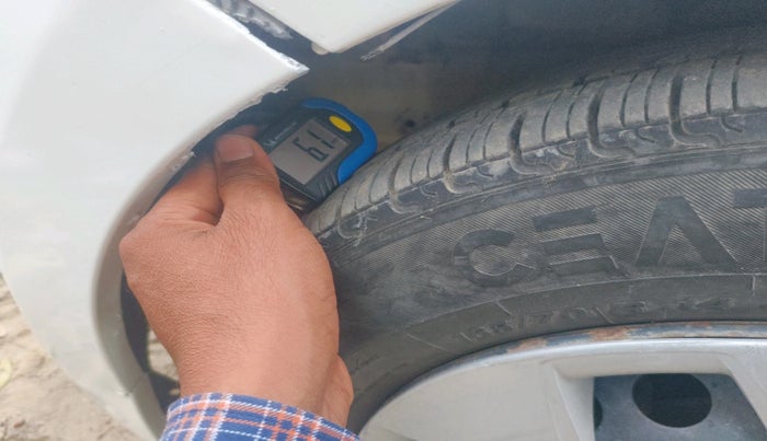 2016 Hyundai Xcent S 1.1 CRDI, Diesel, Manual, 1,00,211 km, tyre