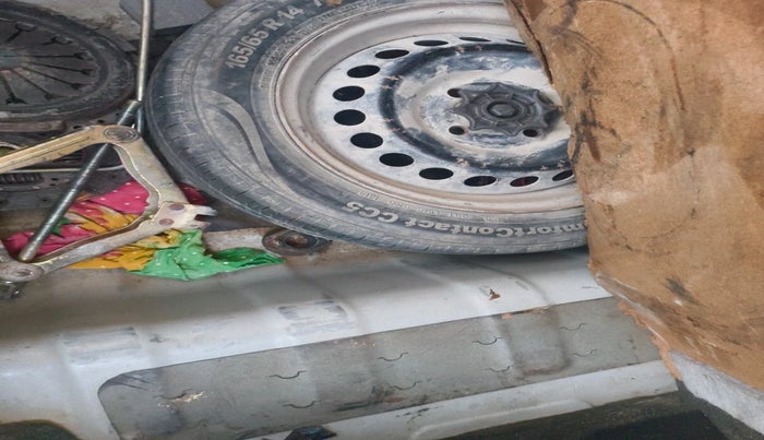 2016 Hyundai Xcent S 1.1 CRDI, Diesel, Manual, 1,00,211 km, tyre