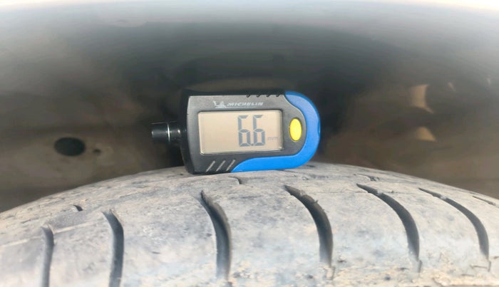 2010 Maruti Wagon R 1.0 LXI, Petrol, Manual, 1,02,269 km, tyre