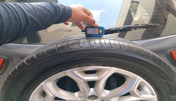 2014 Ford Ecosport TITANIUM 1.5L DIESEL, Diesel, Manual, 1,88,626 km, tyre