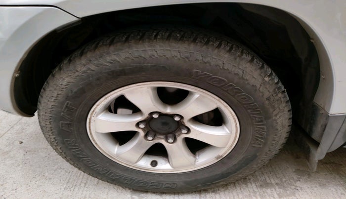 2007 Toyota Land Cruiser Prado VX, Petrol, Automatic, 1,63,465 km, tyre