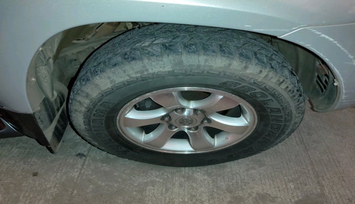 2007 Toyota Land Cruiser Prado VX, Petrol, Automatic, 1,63,465 km, tyre