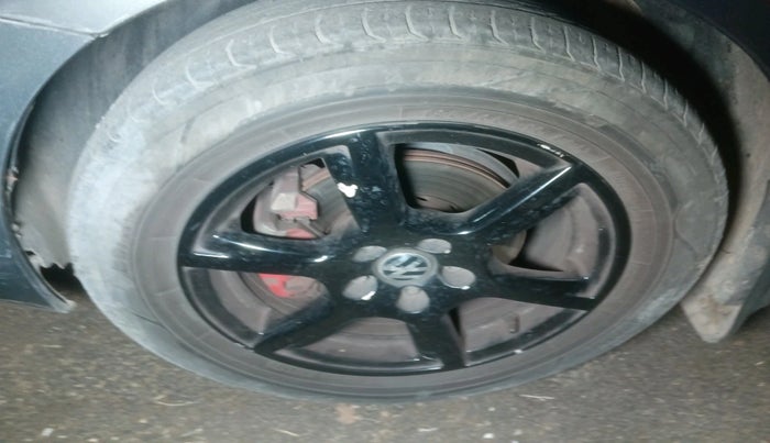 2014 Volkswagen Vento HIGHLINE PETROL AT, Petrol, Automatic, 1,40,259 km, tyre