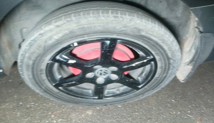 2014 Volkswagen Vento HIGHLINE PETROL AT, Petrol, Automatic, 1,40,259 km, tyre