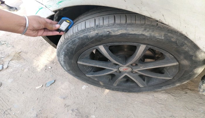 2016 Maruti Swift VXI O, CNG, Manual, 1,15,456 km, tyre