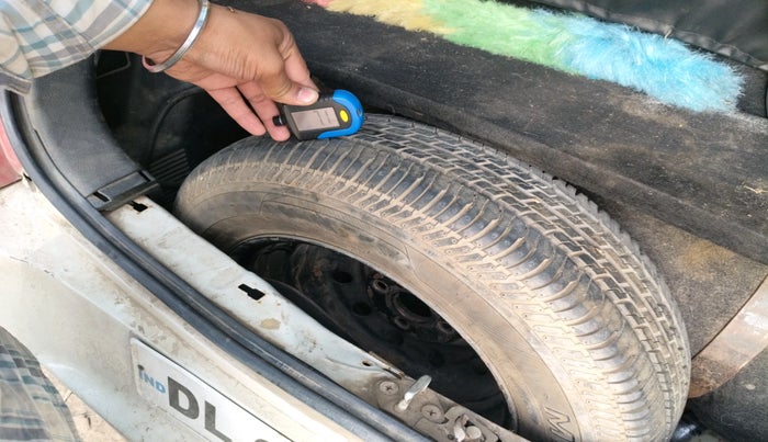 2016 Maruti Swift VXI O, CNG, Manual, 1,15,456 km, tyre