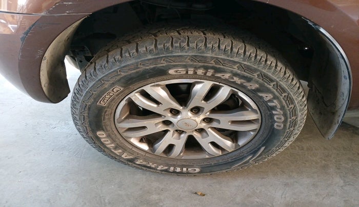 2016 Ford Endeavour TREND 2.2 4X2 AT, Diesel, Automatic, 2,33,122 km, tyre