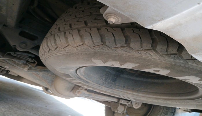 2016 Ford Endeavour TREND 2.2 4X2 AT, Diesel, Automatic, 2,33,122 km, tyre