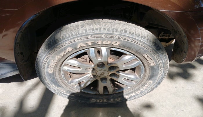 2016 Ford Endeavour TREND 2.2 4X2 AT, Diesel, Automatic, 2,33,122 km, tyre