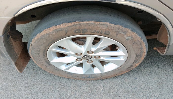 2018 Toyota Innova Crysta 2.4 G 8 STR, Diesel, Manual, 90,959 km, tyre