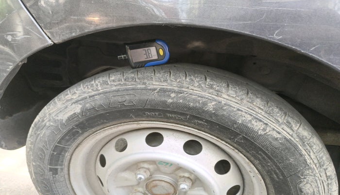 2016 Hyundai Eon ERA PLUS (O), Petrol, Manual, 50,076 km, tyre