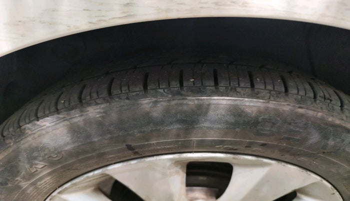 2016 Hyundai Verna FLUIDIC 4S 1.6 VTVT S AT, Petrol, Automatic, 1,05,638 km, tyre