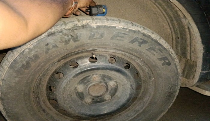 2017 Mahindra XUV500 W6 AT 1.99, Diesel, Automatic, 1,44,693 km, tyre