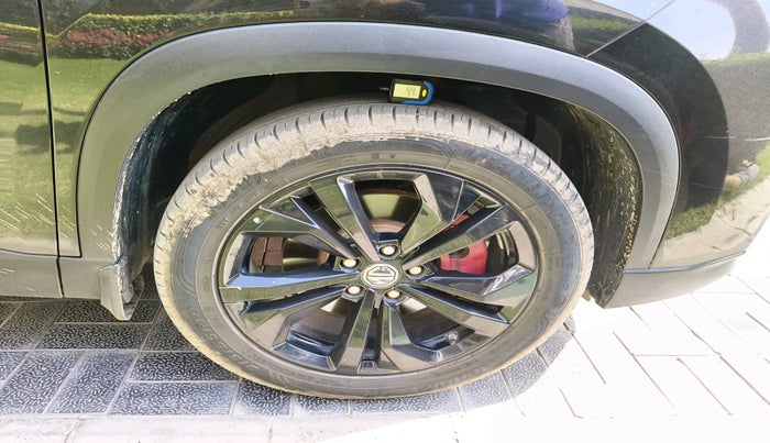 2024 MG HECTOR Sharp Pro Blackstorm 1.5 Turbo CVT, Petrol, Automatic, 16,398 km, tyre