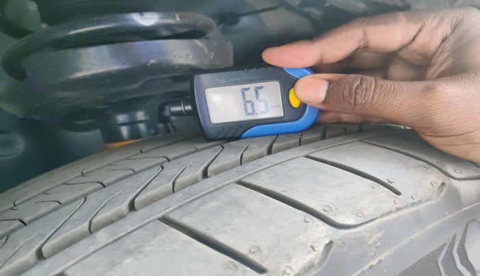 2025 Toyota INNOVA HYCROSS ZX HYBRID 7 STR, Hybrid, Automatic, 2,087 km, tyre