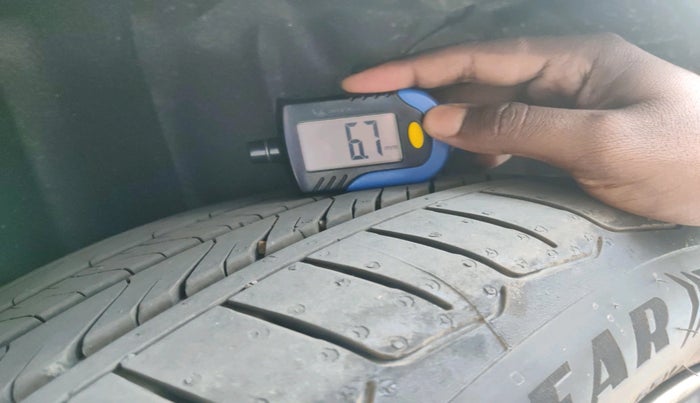 2025 Toyota INNOVA HYCROSS ZX HYBRID 7 STR, Hybrid, Automatic, 2,087 km, tyre