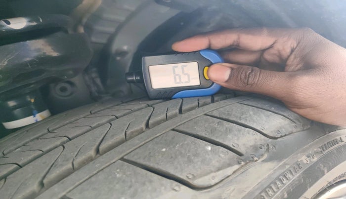 2025 Toyota INNOVA HYCROSS ZX HYBRID 7 STR, Hybrid, Automatic, 2,087 km, tyre