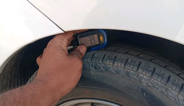 2015 Hyundai Eon ERA +, Petrol, Manual, 25,300 km, tyre