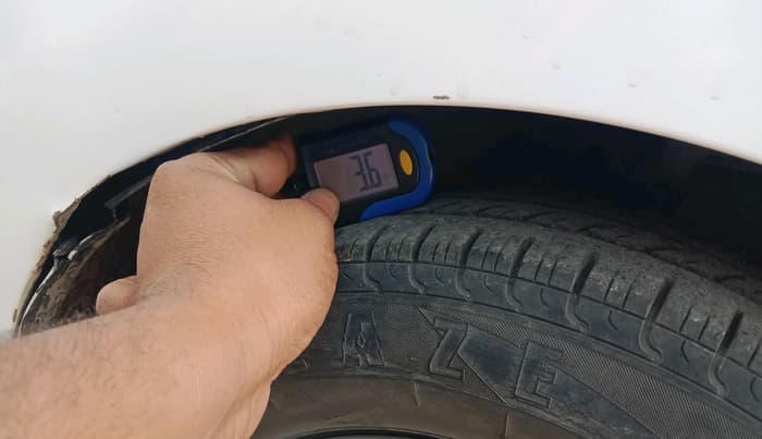2015 Hyundai Eon ERA +, Petrol, Manual, 25,300 km, tyre