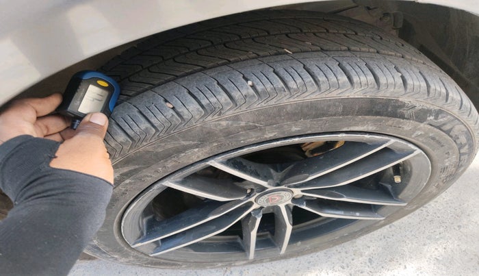 2016 Maruti Swift ZXI, Petrol, Manual, 72,793 km, tyre