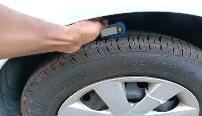 2011 Nissan Sunny XL, Petrol, Manual, 38,387 km, tyre