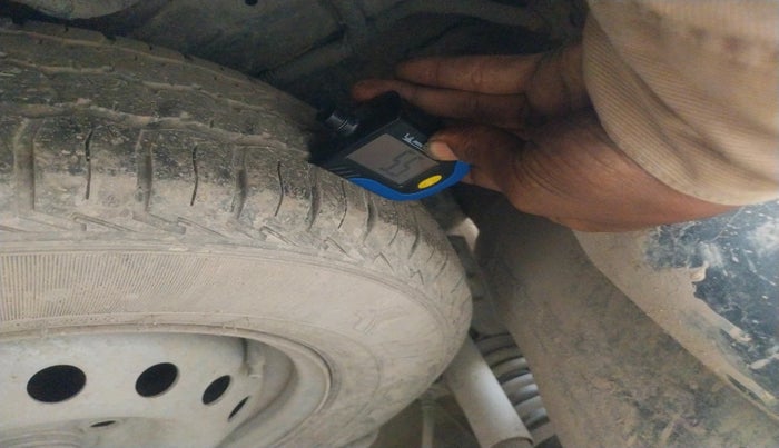 2019 Maruti Eeco 5 STR WITH A/C+HTR CNG, CNG, Manual, 2,44,124 km, tyre