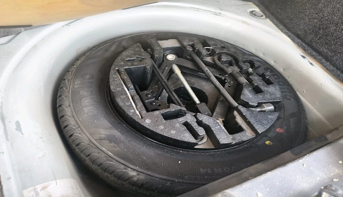 2019 Volkswagen Polo HIGHLINE PLUS 1.5 16 ALLOY, Diesel, Manual, 1,14,273 km, tyre