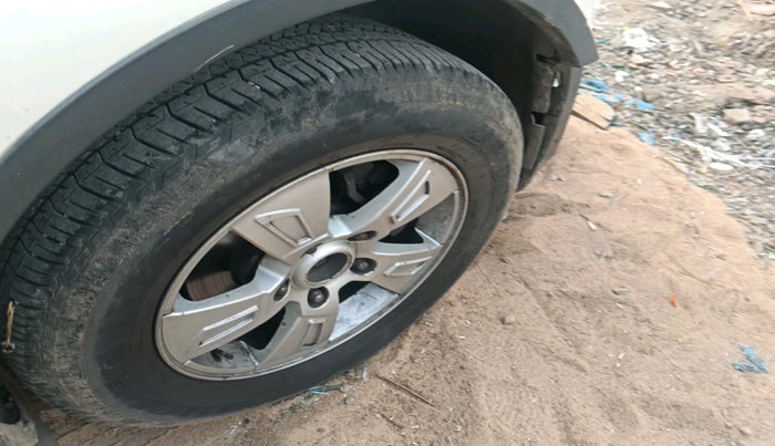 2012 Mahindra XUV500 W8, Diesel, Manual, 2,30,066 km, tyre