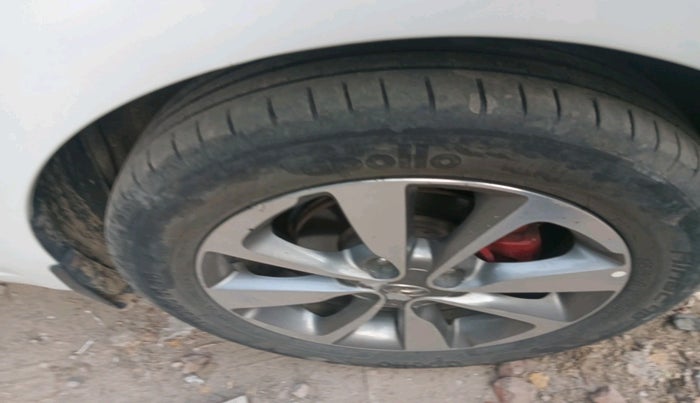 2016 Hyundai Elite i20 ASTA 1.4 CRDI (O), Diesel, Manual, 2,22,842 km, tyre