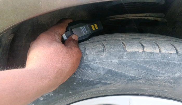 2011 Maruti Ritz VXI, Petrol, Manual, 1,03,858 km, tyre