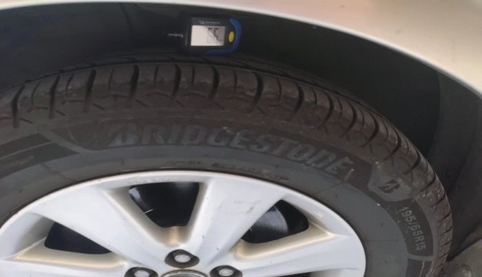 2010 Toyota Corolla Altis GL PETROL, Petrol, Manual, 99,905 km, tyre