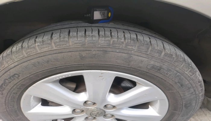 2010 Toyota Corolla Altis GL PETROL, Petrol, Manual, 99,905 km, tyre