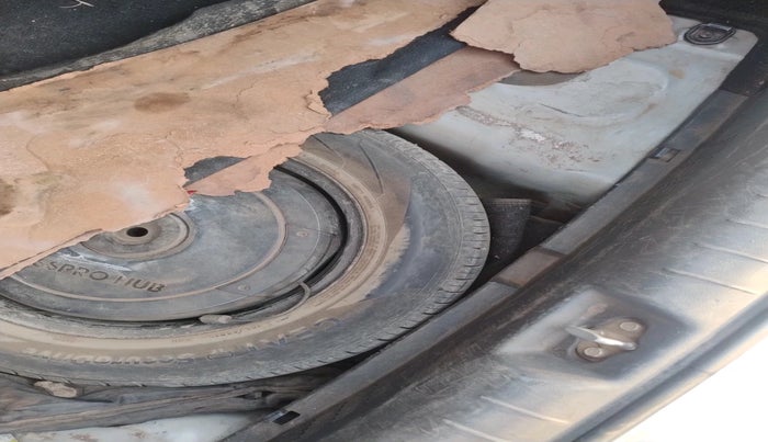 2018 Hyundai Verna 1.6 VTVT SX O, Petrol, Manual, 1,40,745 km, tyre