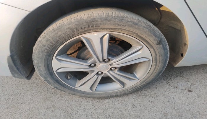 2018 Hyundai Verna 1.6 VTVT SX O, Petrol, Manual, 1,40,745 km, tyre