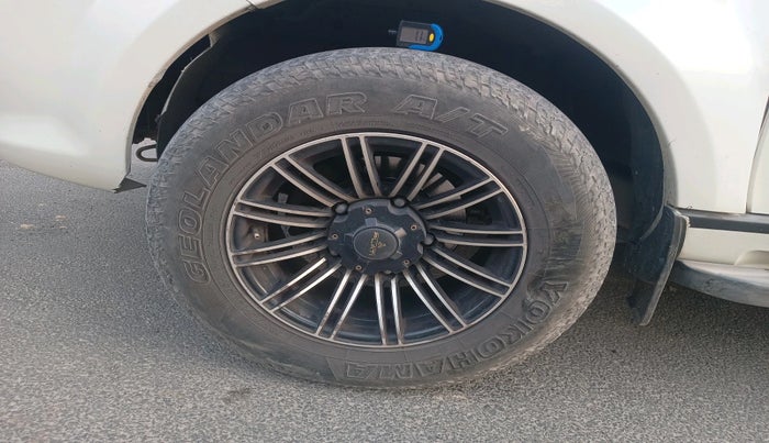 2016 Tata Safari Storme 2.2 EX 4X2, Diesel, Manual, 1,40,085 km, tyre