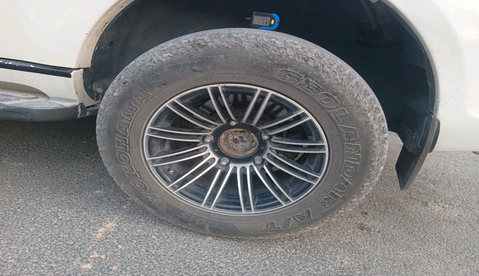 2016 Tata Safari Storme 2.2 EX 4X2, Diesel, Manual, 1,40,085 km, tyre