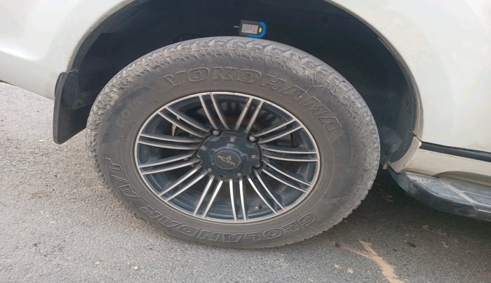 2016 Tata Safari Storme 2.2 EX 4X2, Diesel, Manual, 1,40,085 km, tyre