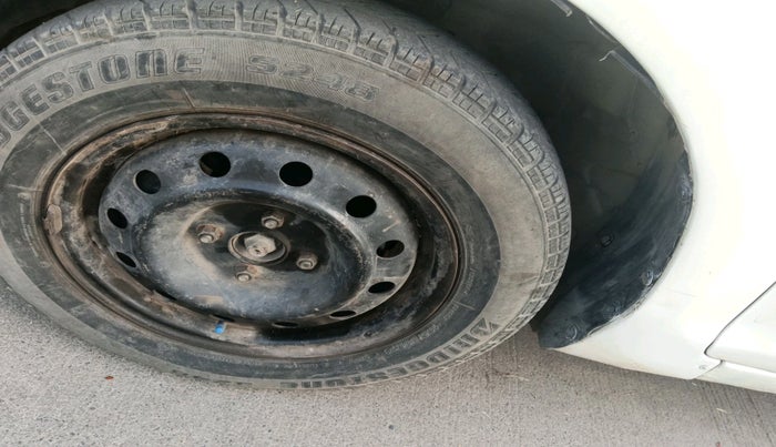 2015 Maruti Swift VDI, Diesel, Manual, 81,364 km, tyre