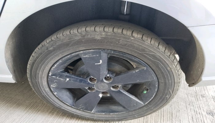 2016 Skoda Rapid 1.5 TDI CR STYLE PLUS AT, Diesel, Automatic, 1,08,379 km, tyre