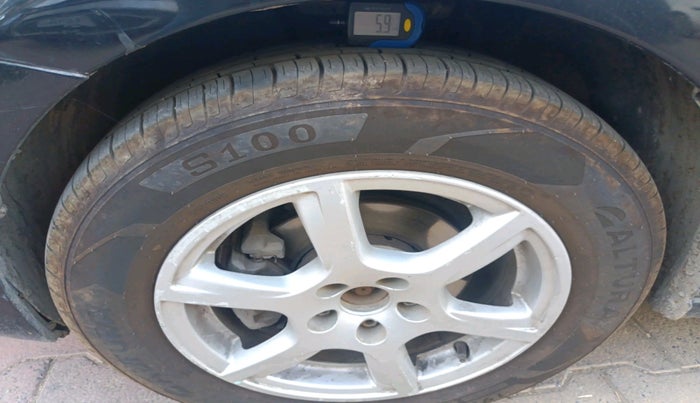 2013 Volkswagen Vento HIGHLINE DIESEL 1.6, Diesel, Manual, 92,006 km, tyre