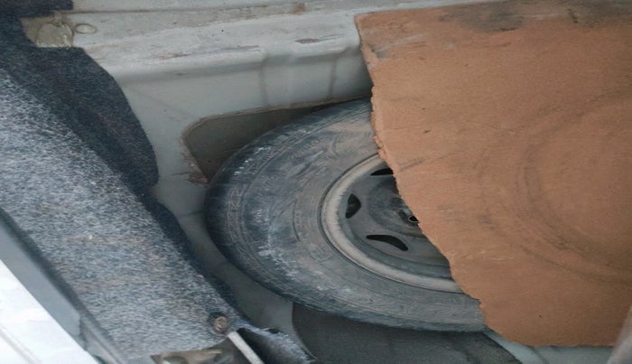 2007 Maruti Esteem LXI, Petrol, Manual, 75,551 km, tyre