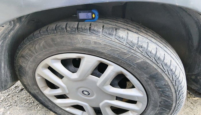 2013 Nissan Terrano XL (D), Diesel, Manual, 1,80,580 km, tyre