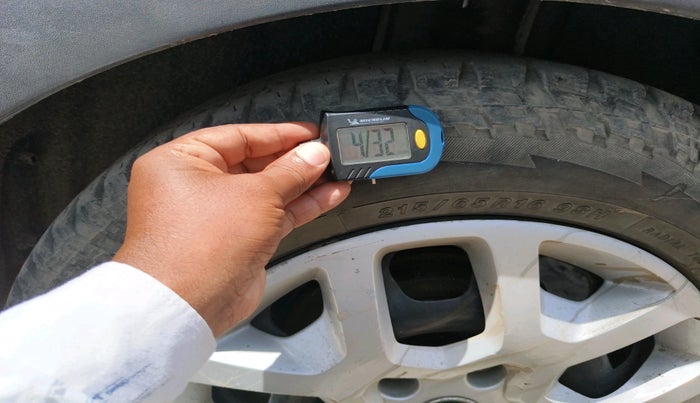 2019 Renault Captur RXE PETROL, CNG, Manual, 88,807 km, tyre