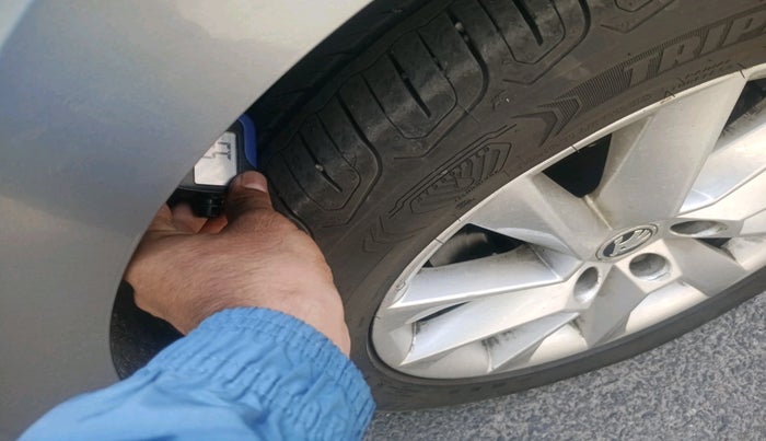 2017 Skoda Superb L&K 1.8 TSI AT, Petrol, Automatic, 1,38,688 km, tyre