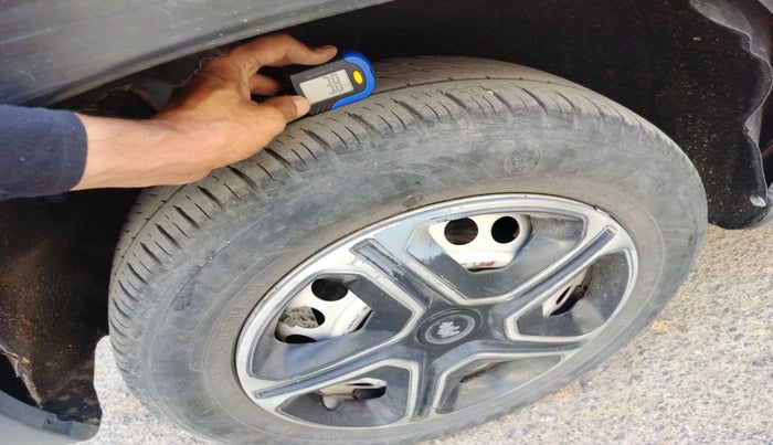 2017 Maruti Vitara Brezza LDI (O), Diesel, Manual, 1,03,618 km, tyre