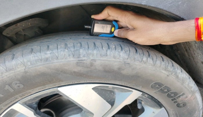 2020 KIA SONET GTX PLUS 1.5 AT, Diesel, Automatic, 1,24,580 km, tyre